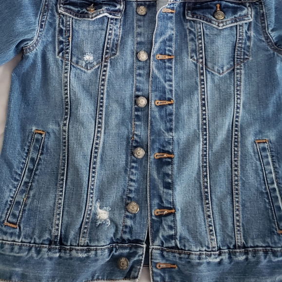 Kid's (unisex) Gap distressed jean jacket. - Picture 6 of 7